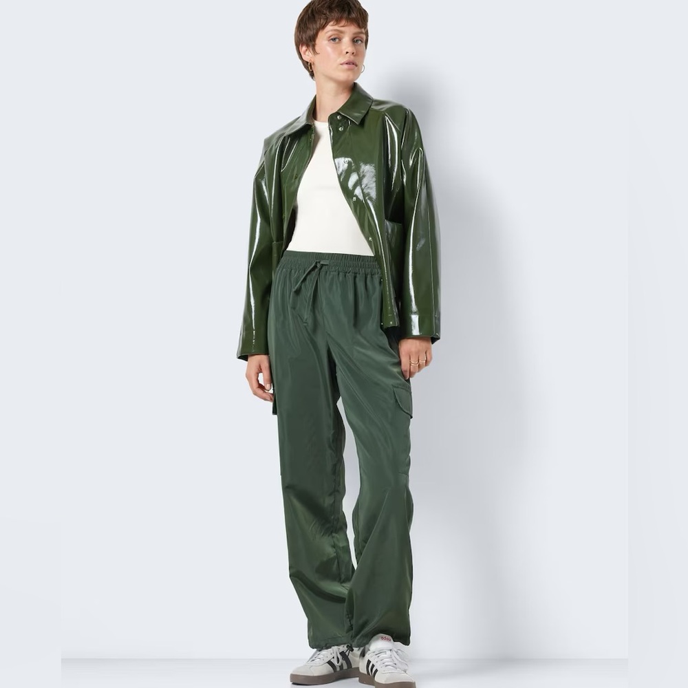 Noisy May Droplets cargo trousers in Green -